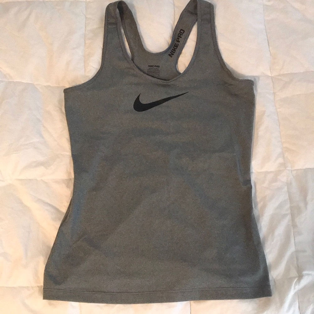 Nike women’s dri fit tank size medium